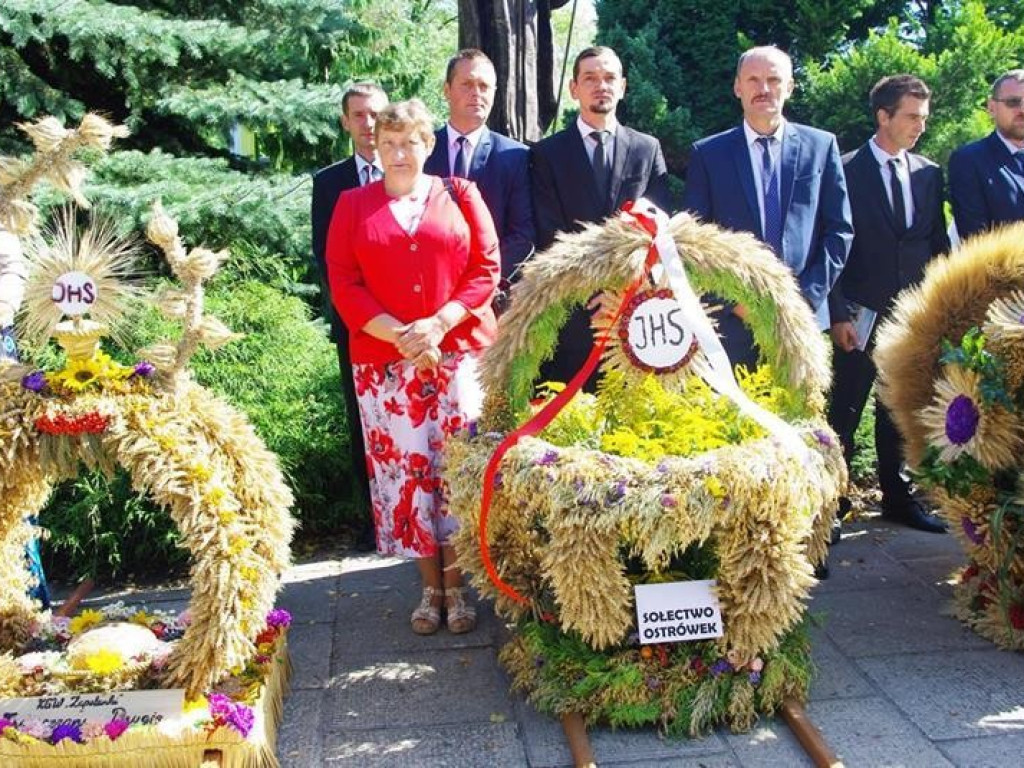 Święto Plonów w gminie Trzeszczany. Odsłonięcie pomnika 100-lecia Odzyskania Niepodległości