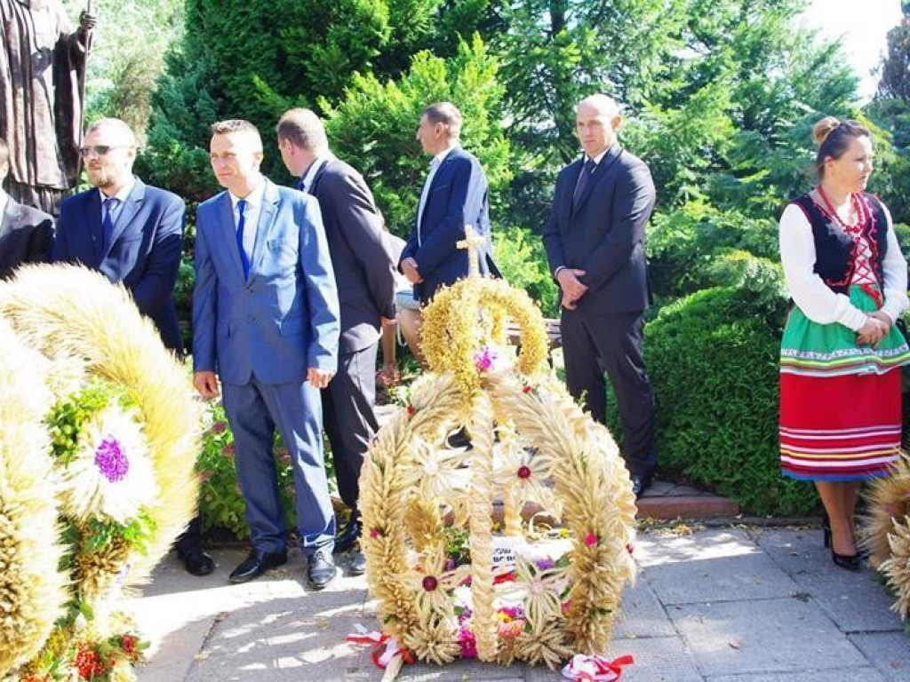 Święto Plonów w gminie Trzeszczany. Odsłonięcie pomnika 100-lecia Odzyskania Niepodległości