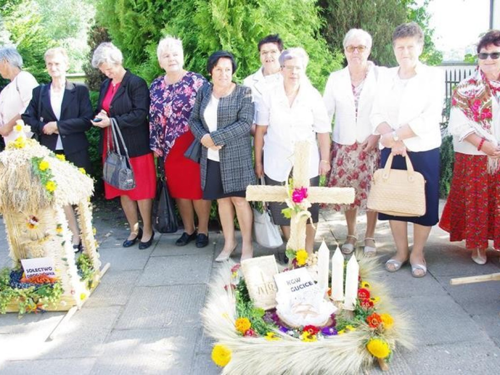 Święto Plonów w gminie Trzeszczany. Odsłonięcie pomnika 100-lecia Odzyskania Niepodległości