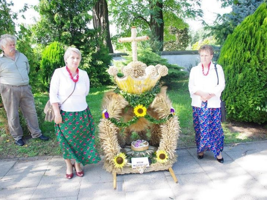 Święto Plonów w gminie Trzeszczany. Odsłonięcie pomnika 100-lecia Odzyskania Niepodległości