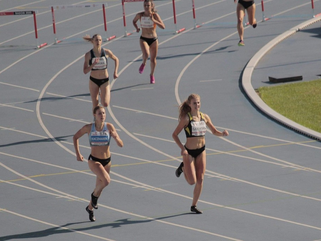 Mistrzostwa Polski Juniorek w LA. Wysokie umiejętności Karoliny Gajewskiej i sztafety 4 x 100 m dziewcząt nagrodzone medalami!