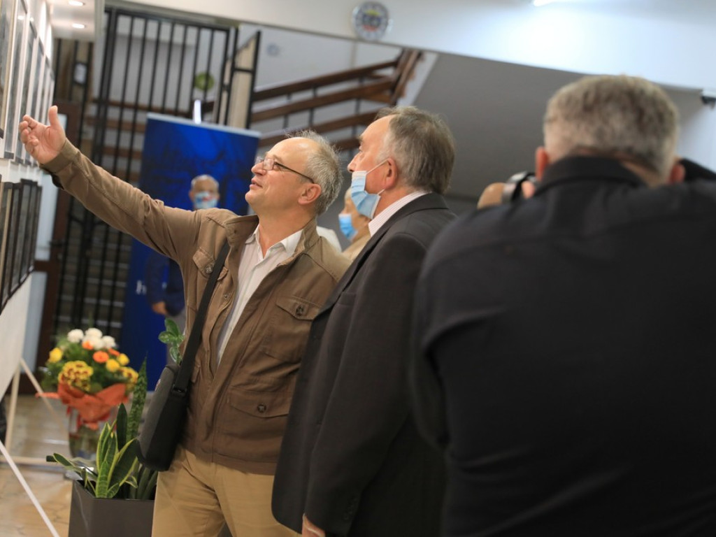 Hrubieszów: Wernisaż wystawy akwareli Rafała Jana Patro, koncert Adama Szabata i Waldemara Korzeniowskiego -ZDJĘCIA