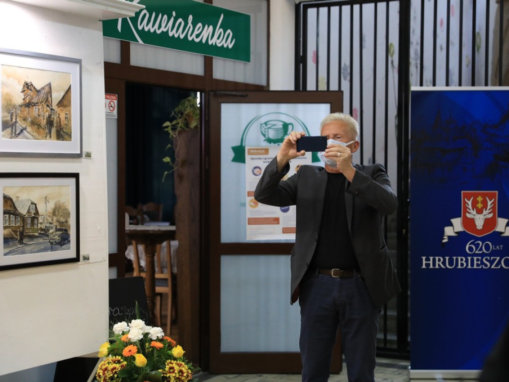 Hrubieszów: Wernisaż wystawy akwareli Rafała Jana Patro, koncert Adama Szabata i Waldemara Korzeniowskiego -ZDJĘCIA