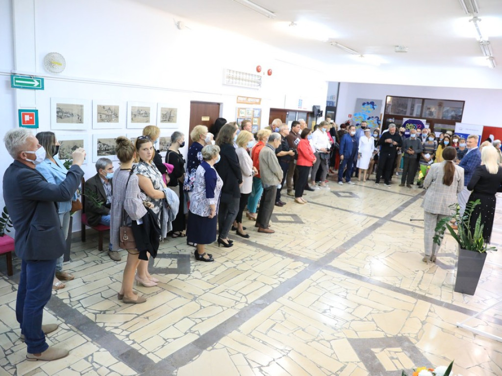 Hrubieszów: Wernisaż wystawy akwareli Rafała Jana Patro, koncert Adama Szabata i Waldemara Korzeniowskiego -ZDJĘCIA