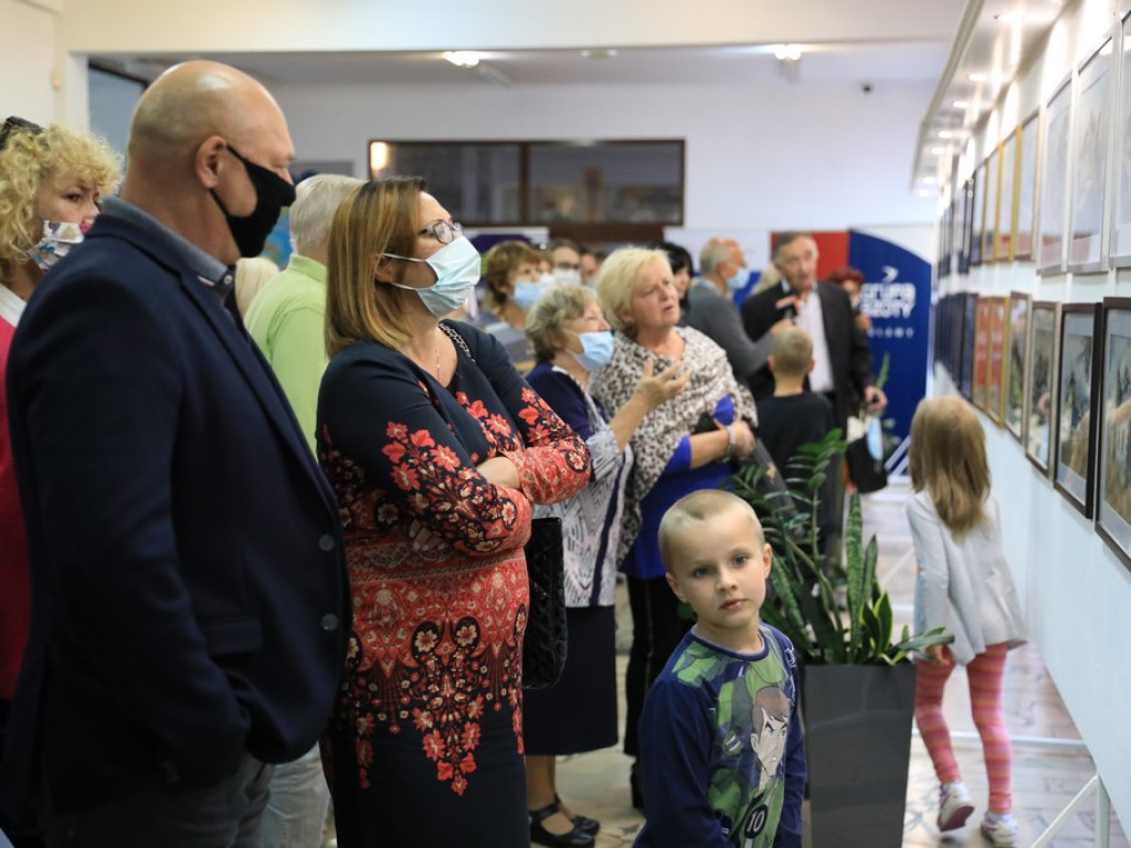 Hrubieszów: Wernisaż wystawy akwareli Rafała Jana Patro, koncert Adama Szabata i Waldemara Korzeniowskiego -ZDJĘCIA