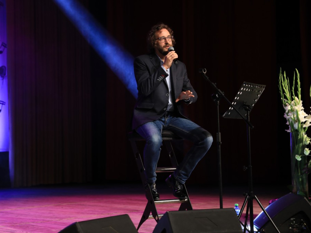 Hrubieszów: Wernisaż wystawy akwareli Rafała Jana Patro, koncert Adama Szabata i Waldemara Korzeniowskiego -ZDJĘCIA