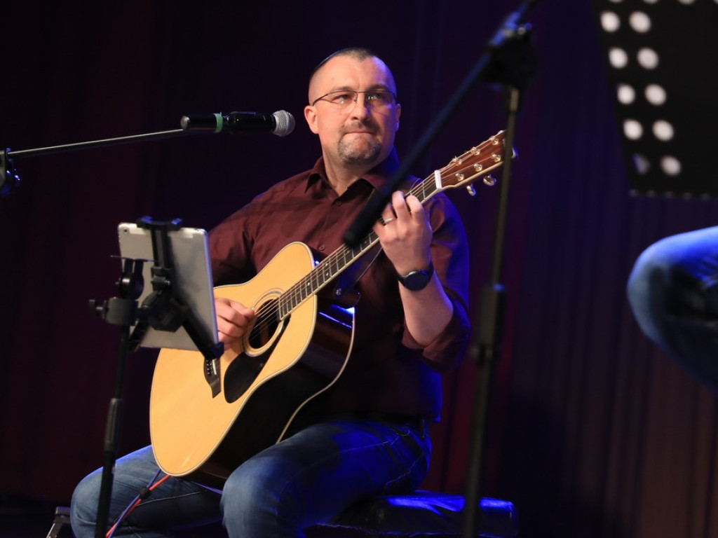 Hrubieszów: Wernisaż wystawy akwareli Rafała Jana Patro, koncert Adama Szabata i Waldemara Korzeniowskiego -ZDJĘCIA