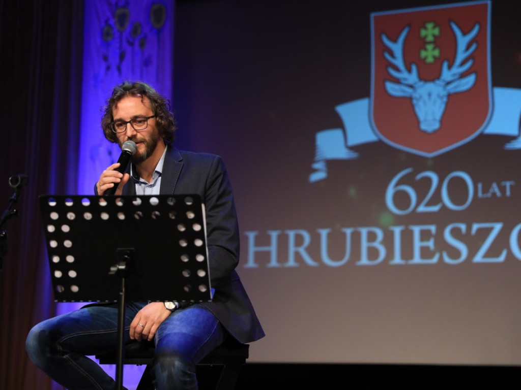 Hrubieszów: Wernisaż wystawy akwareli Rafała Jana Patro, koncert Adama Szabata i Waldemara Korzeniowskiego -ZDJĘCIA