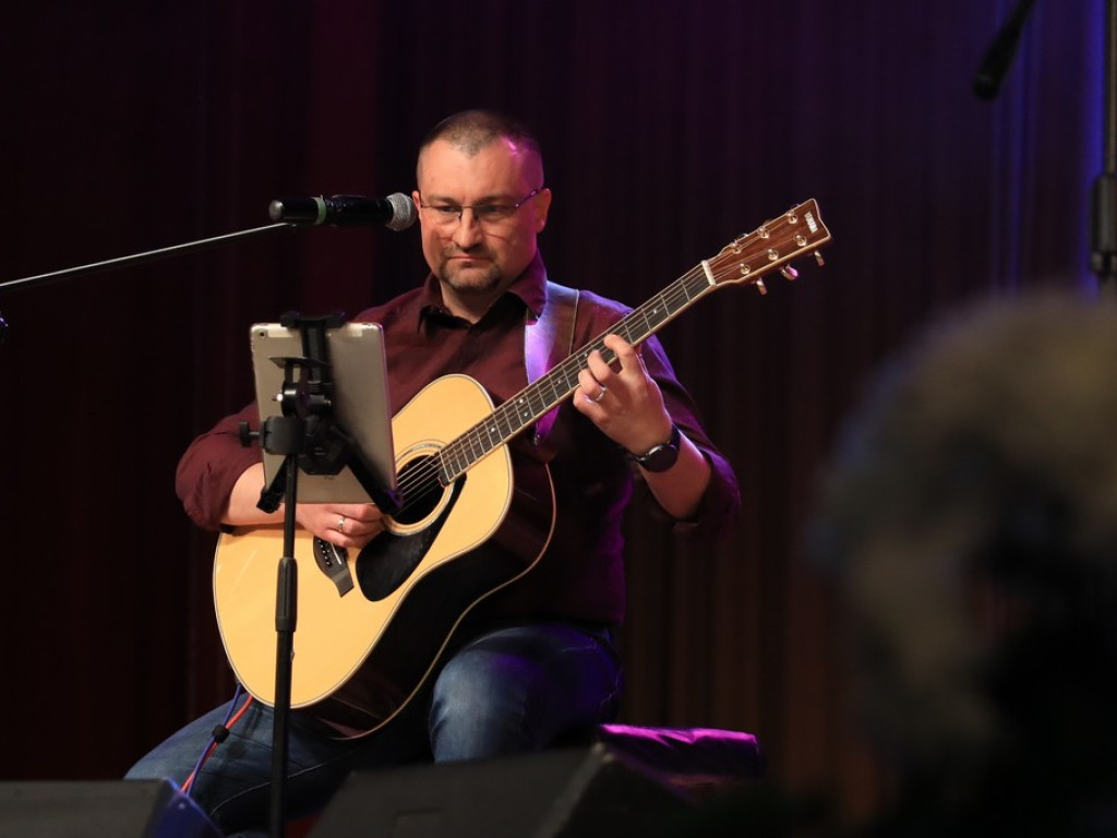 Hrubieszów: Wernisaż wystawy akwareli Rafała Jana Patro, koncert Adama Szabata i Waldemara Korzeniowskiego -ZDJĘCIA