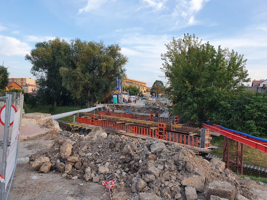 Hrubieszów: Postęp prac przy remoncie mostu na Ludnej - ZDJĘCIA