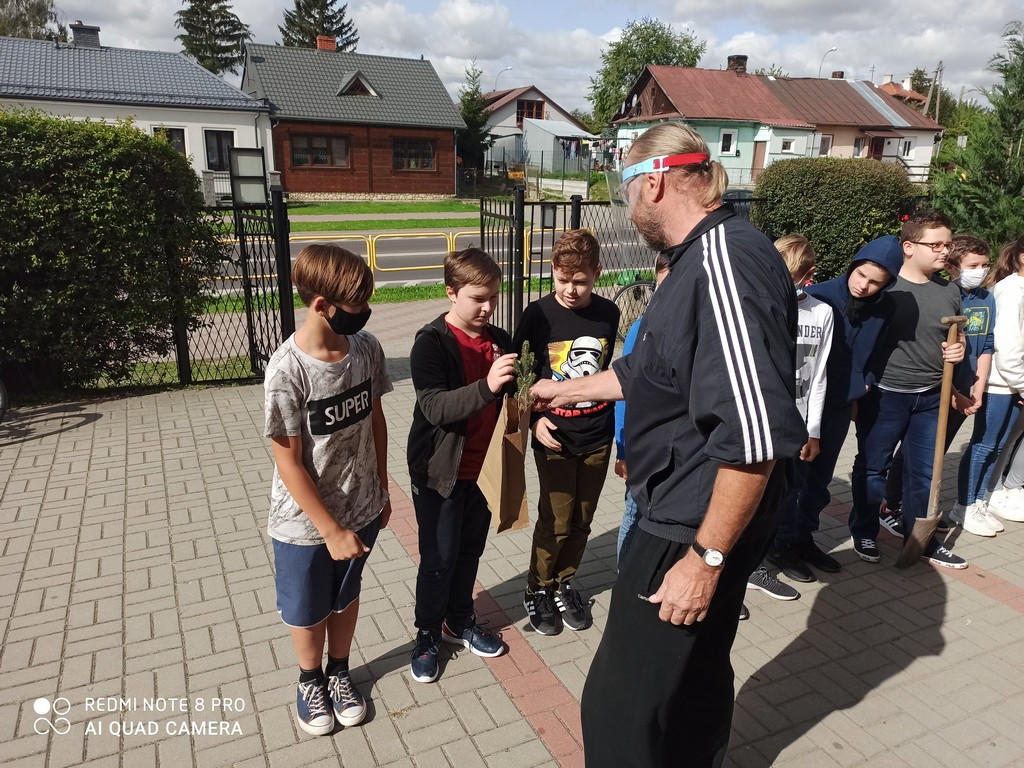 Akcja #sadziMY 2020 w hrubieszowskiej Dwójce