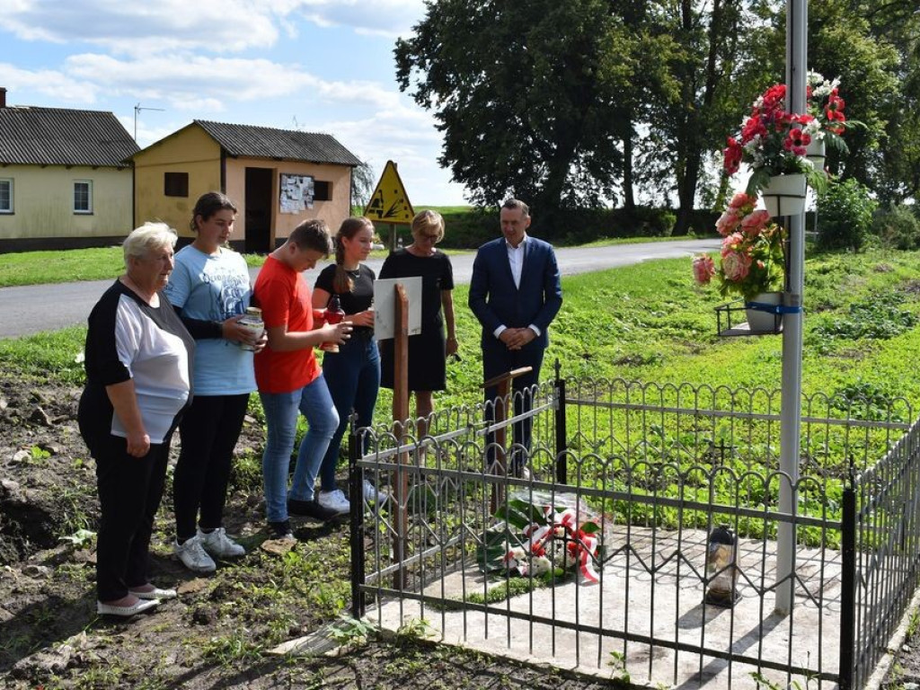 Posadzili kolejne dęby pamięci w Stefankowicach