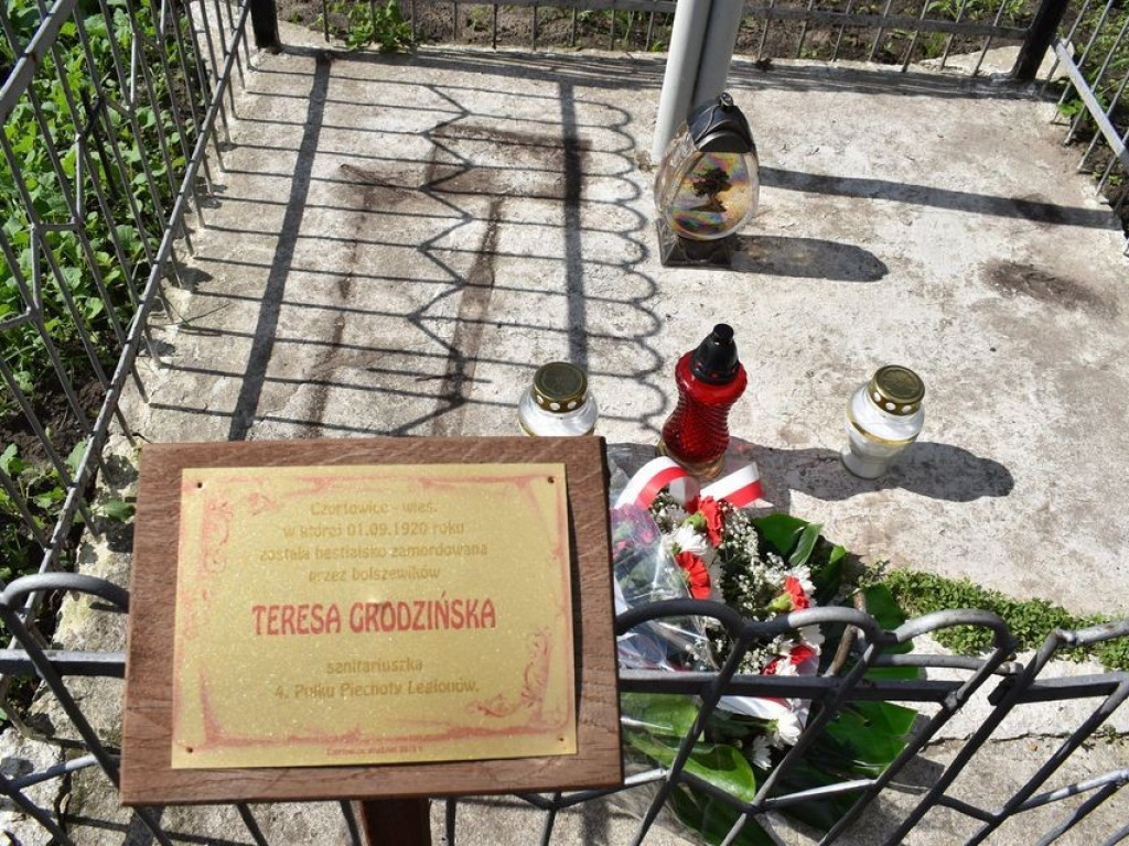 Posadzili kolejne dęby pamięci w Stefankowicach