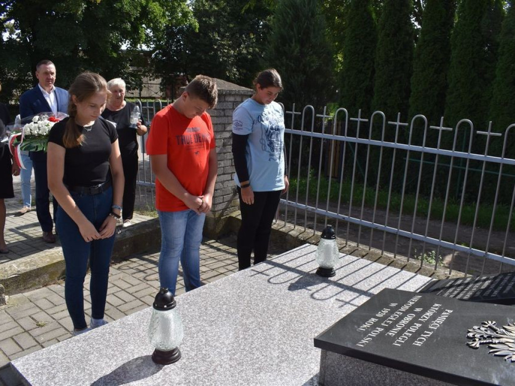 Posadzili kolejne dęby pamięci w Stefankowicach
