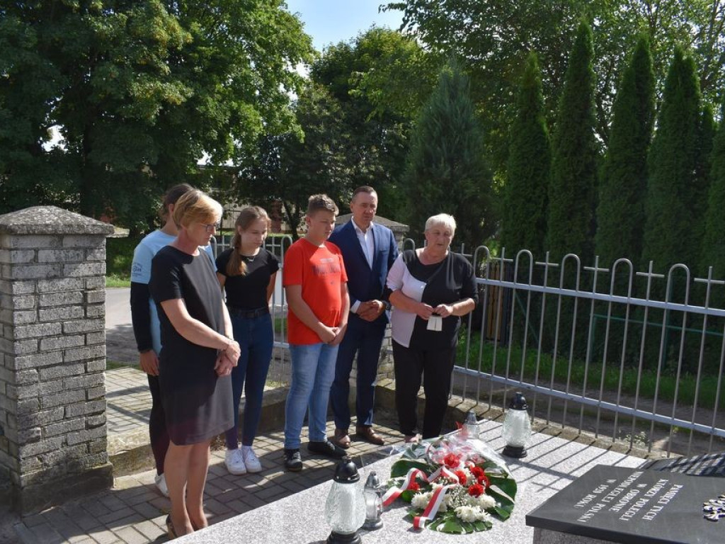 Posadzili kolejne dęby pamięci w Stefankowicach