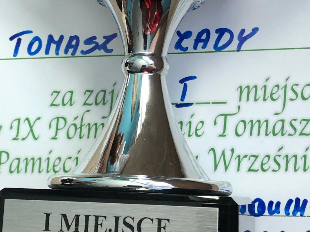 Artur Kern i ks. Tomasz Szady na podium w IX Półmaratonie Tomaszowskim Pamięci Żołnierzy Września 1939