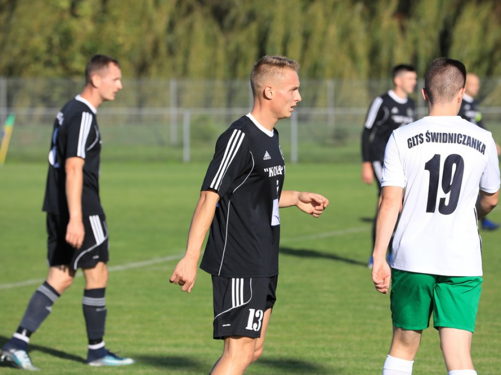 Bezbramkowy remis Kryształu ze Świdniczanką - ZDJĘCIA
