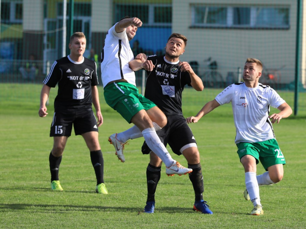 Bezbramkowy remis Kryształu ze Świdniczanką - ZDJĘCIA