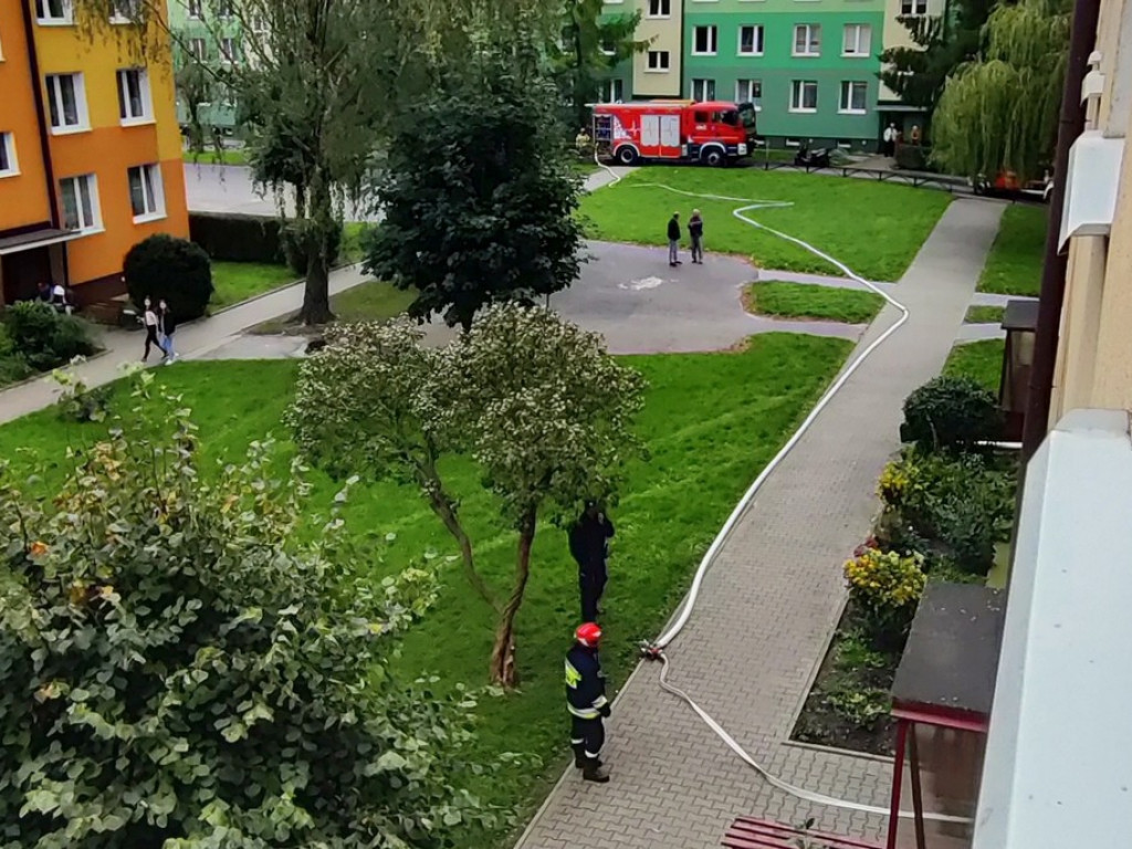 Hrubieszów: Ulatniający się gaz w bloku na Polnej - ZDJĘCIA
