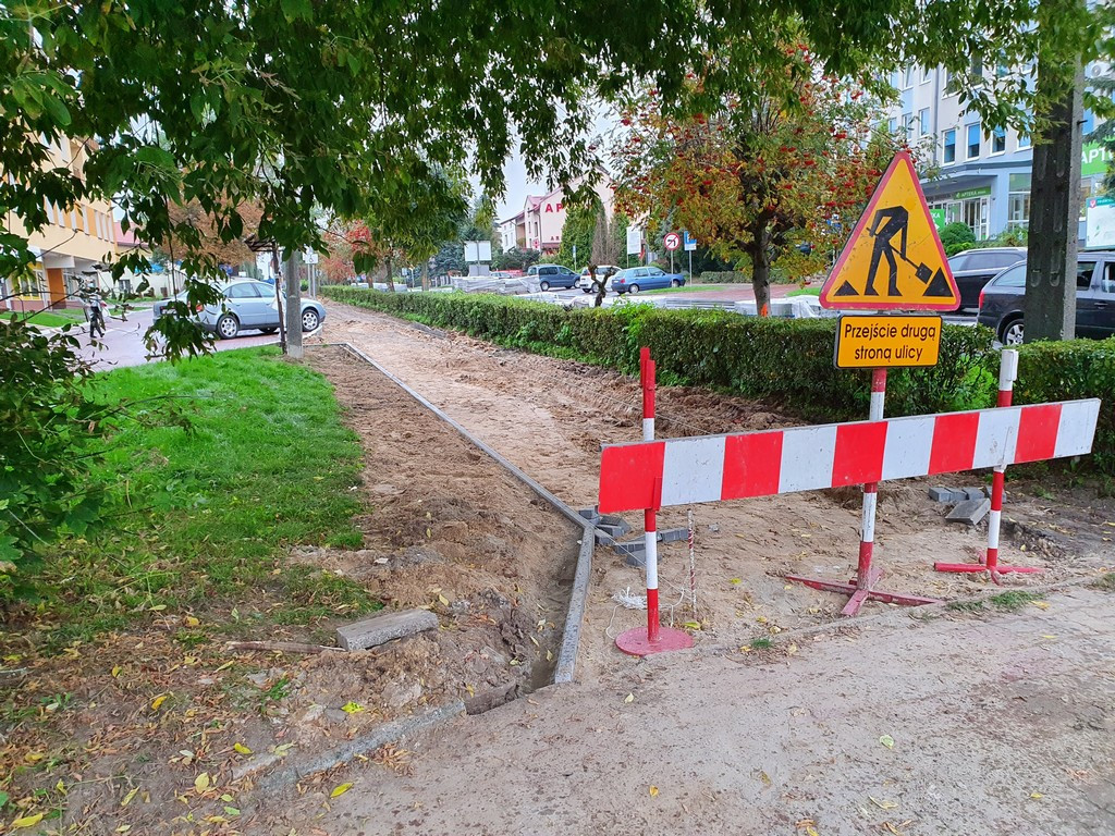 Hrubieszów: Rozpoczął się remont chodnika na ul. Mickiewicza - ZDJĘCIA