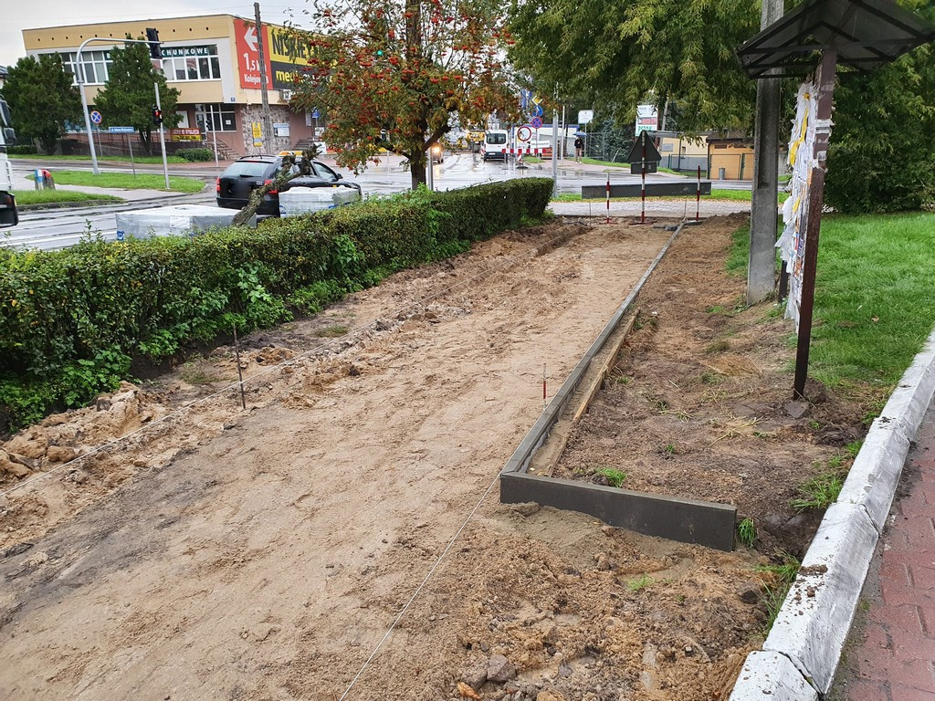 Hrubieszów: Rozpoczął się remont chodnika na ul. Mickiewicza - ZDJĘCIA