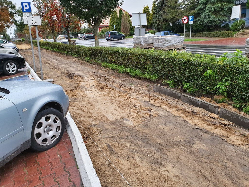 Hrubieszów: Rozpoczął się remont chodnika na ul. Mickiewicza - ZDJĘCIA