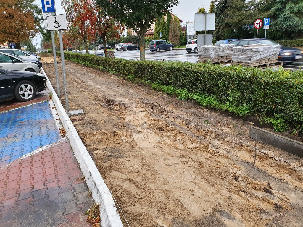 Hrubieszów: Rozpoczął się remont chodnika na ul. Mickiewicza - ZDJĘCIA