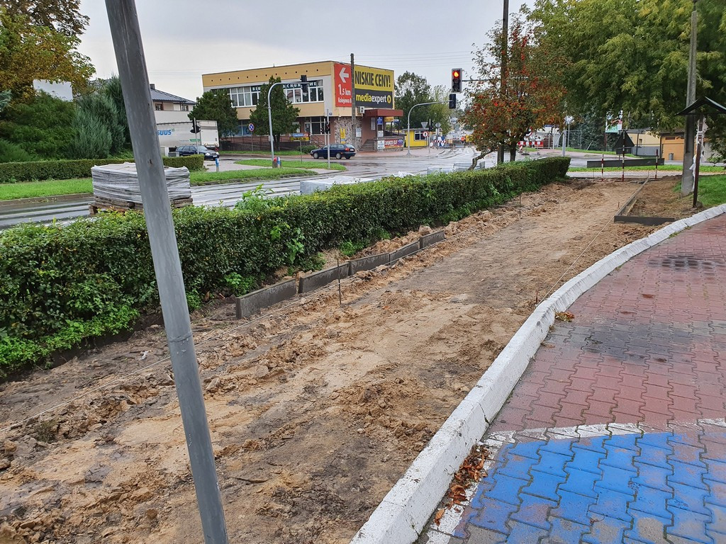 Hrubieszów: Rozpoczął się remont chodnika na ul. Mickiewicza - ZDJĘCIA