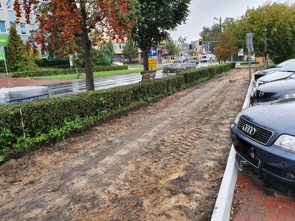 Hrubieszów: Rozpoczął się remont chodnika na ul. Mickiewicza - ZDJĘCIA