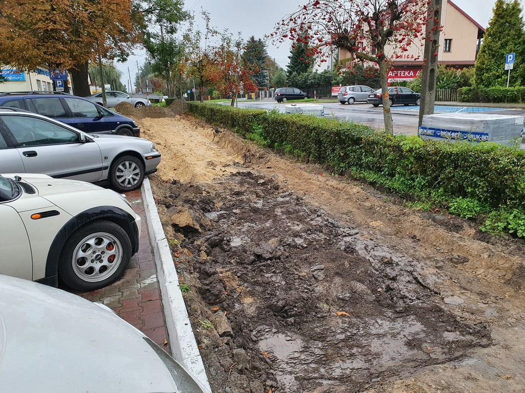 Hrubieszów: Rozpoczął się remont chodnika na ul. Mickiewicza - ZDJĘCIA