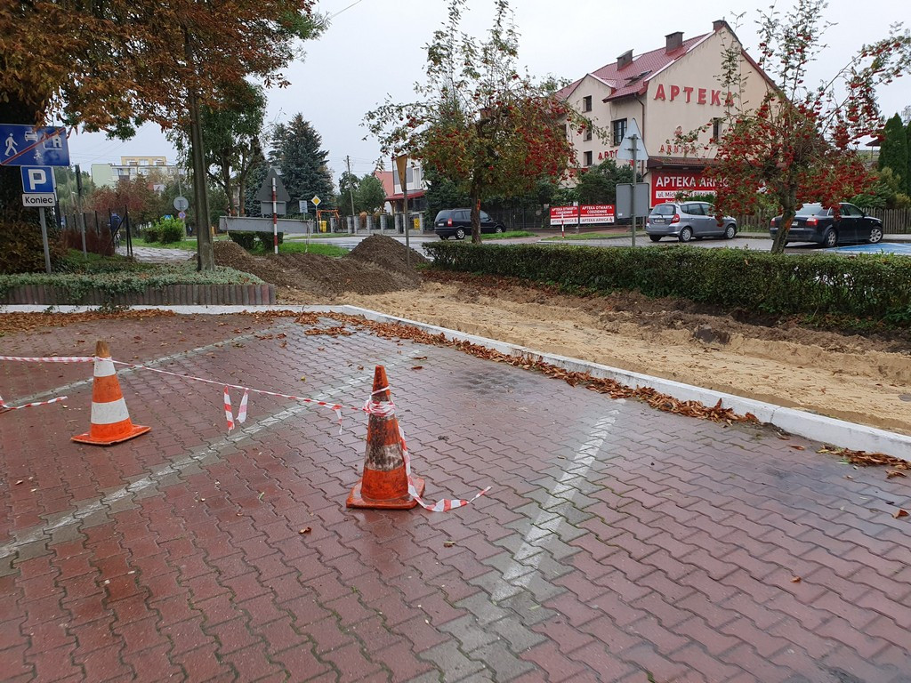 Hrubieszów: Rozpoczął się remont chodnika na ul. Mickiewicza - ZDJĘCIA