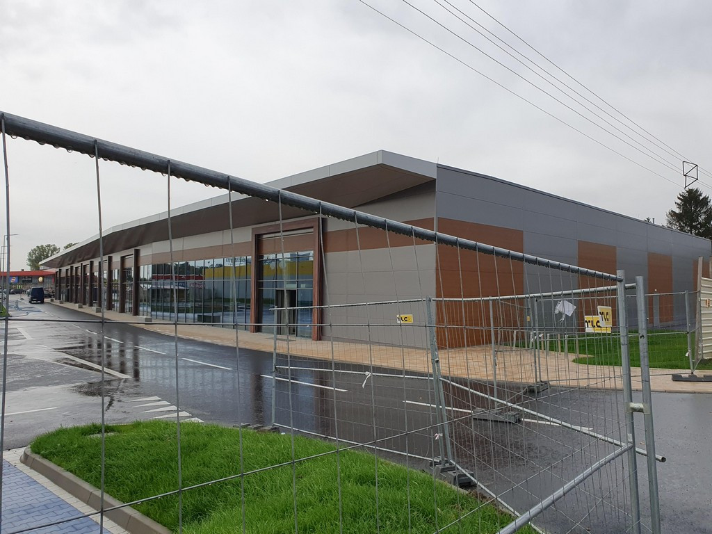 Hrubieszów: Nowe skrzydło centrum handlowego na Kolejowej - ZDJĘCIA