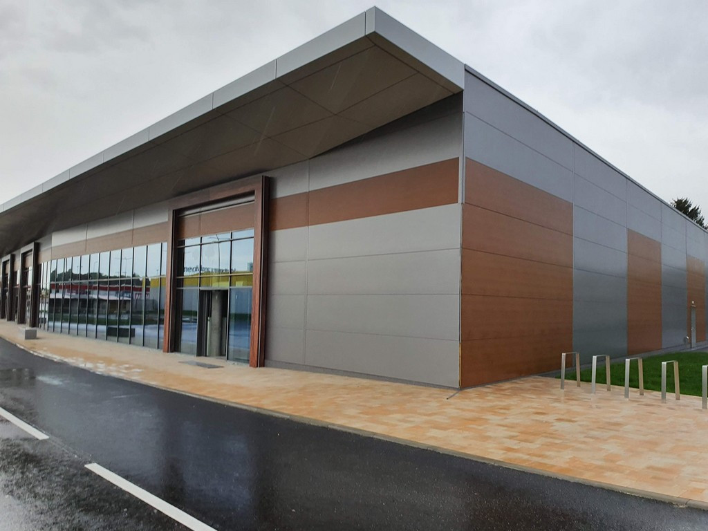 Hrubieszów: Nowe skrzydło centrum handlowego na Kolejowej - ZDJĘCIA