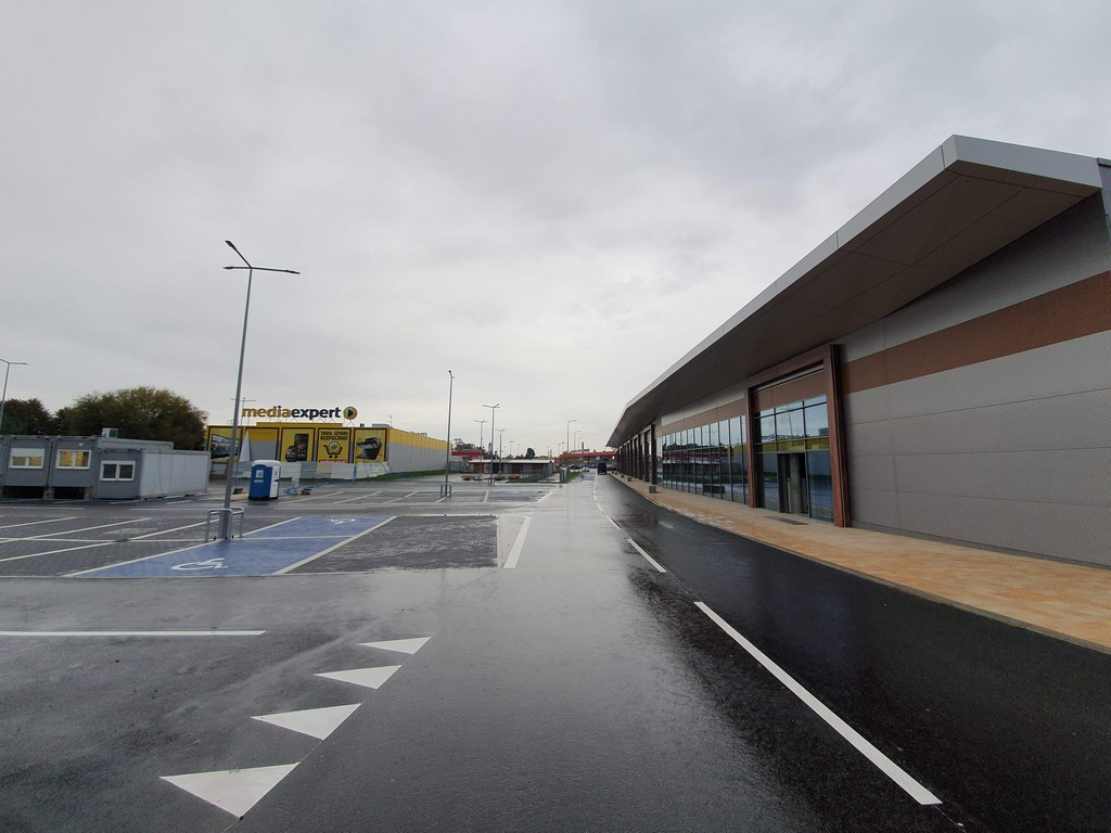 Hrubieszów: Nowe skrzydło centrum handlowego na Kolejowej - ZDJĘCIA