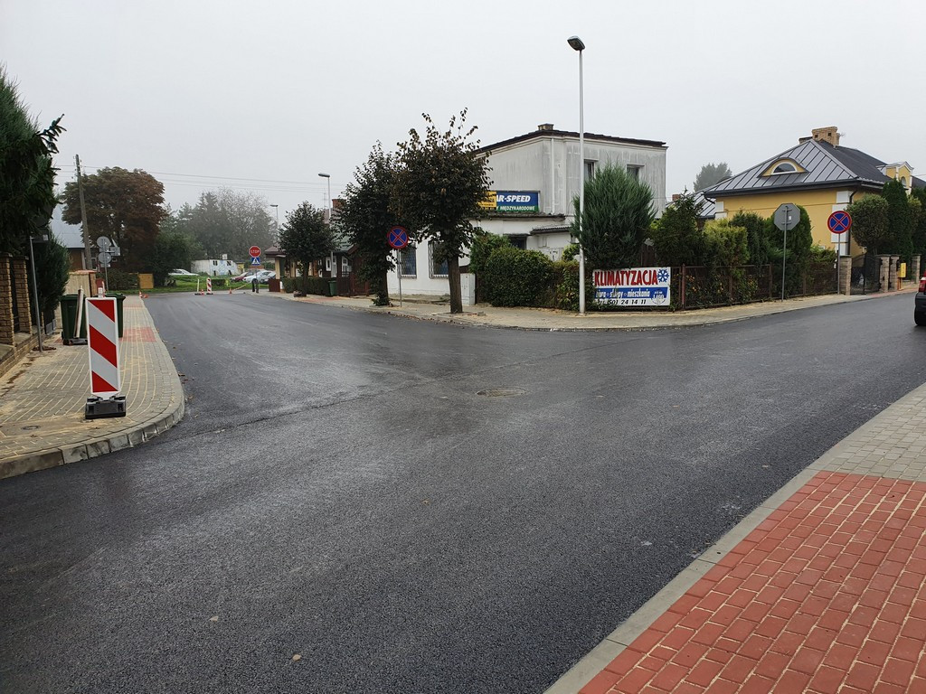 Hrubieszów: Nowy asfalt na ul. Podzamcze i Wspólnej położony. Od jutra otwarcie ruchu - ZDJĘCIA