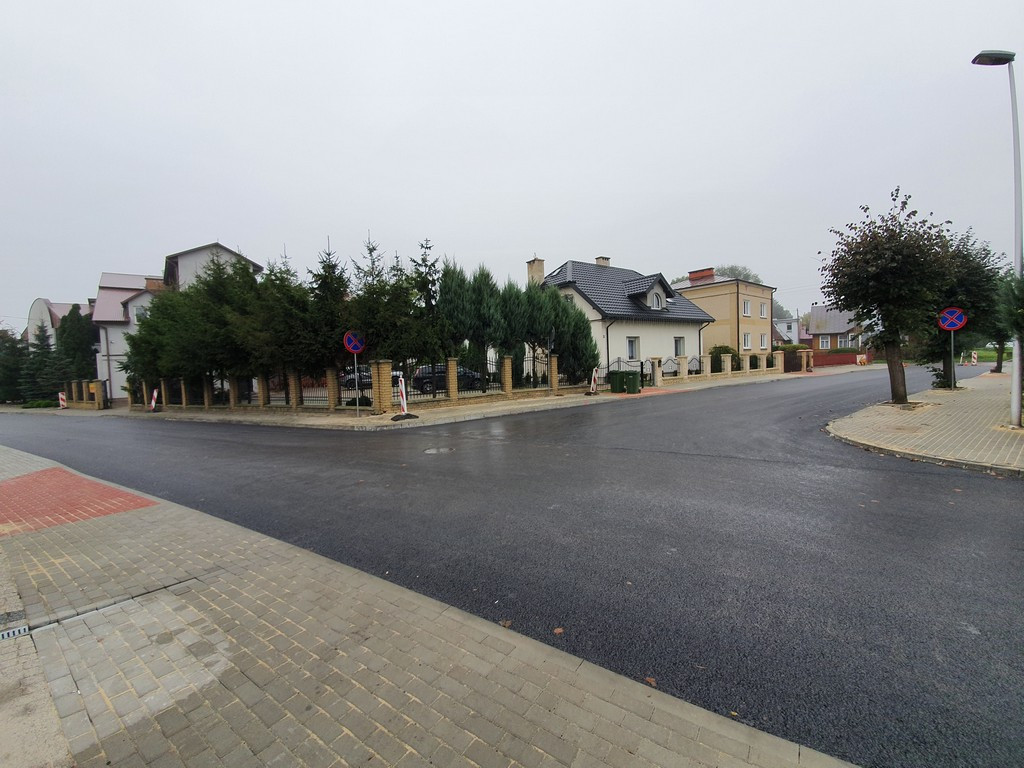 Hrubieszów: Nowy asfalt na ul. Podzamcze i Wspólnej położony. Od jutra otwarcie ruchu - ZDJĘCIA