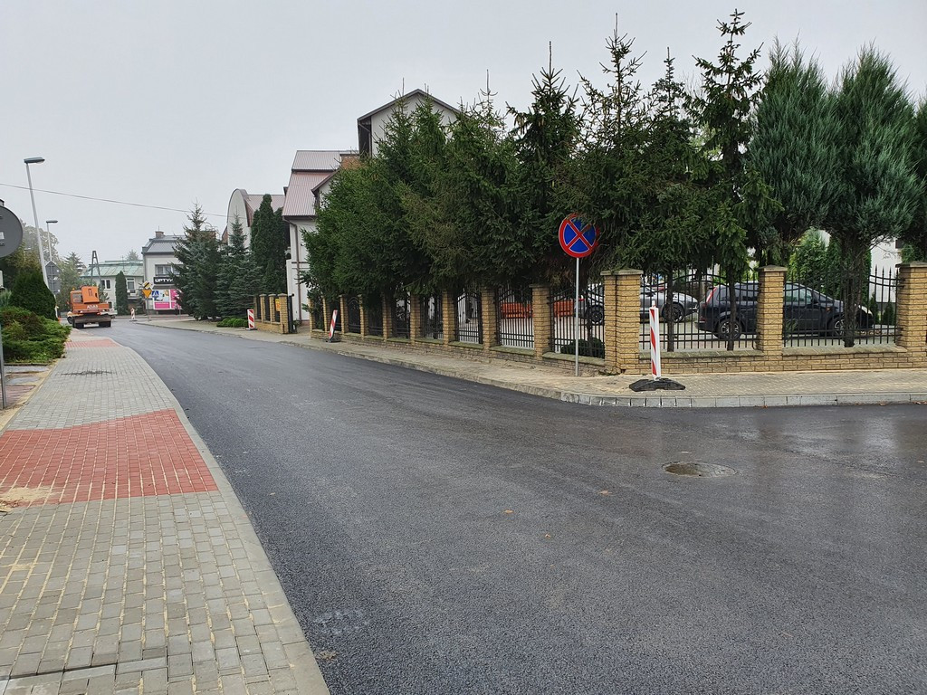 Hrubieszów: Nowy asfalt na ul. Podzamcze i Wspólnej położony. Od jutra otwarcie ruchu - ZDJĘCIA