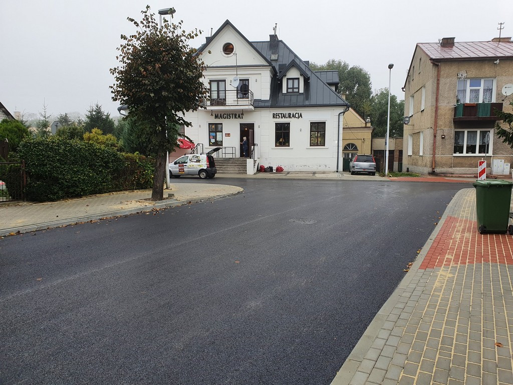 Hrubieszów: Nowy asfalt na ul. Podzamcze i Wspólnej położony. Od jutra otwarcie ruchu - ZDJĘCIA