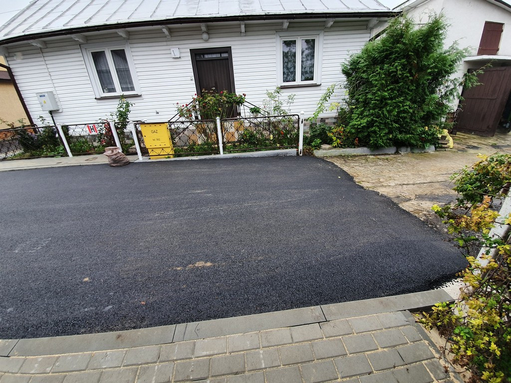 Hrubieszów: Nowy asfalt na ul. Podzamcze i Wspólnej położony. Od jutra otwarcie ruchu - ZDJĘCIA