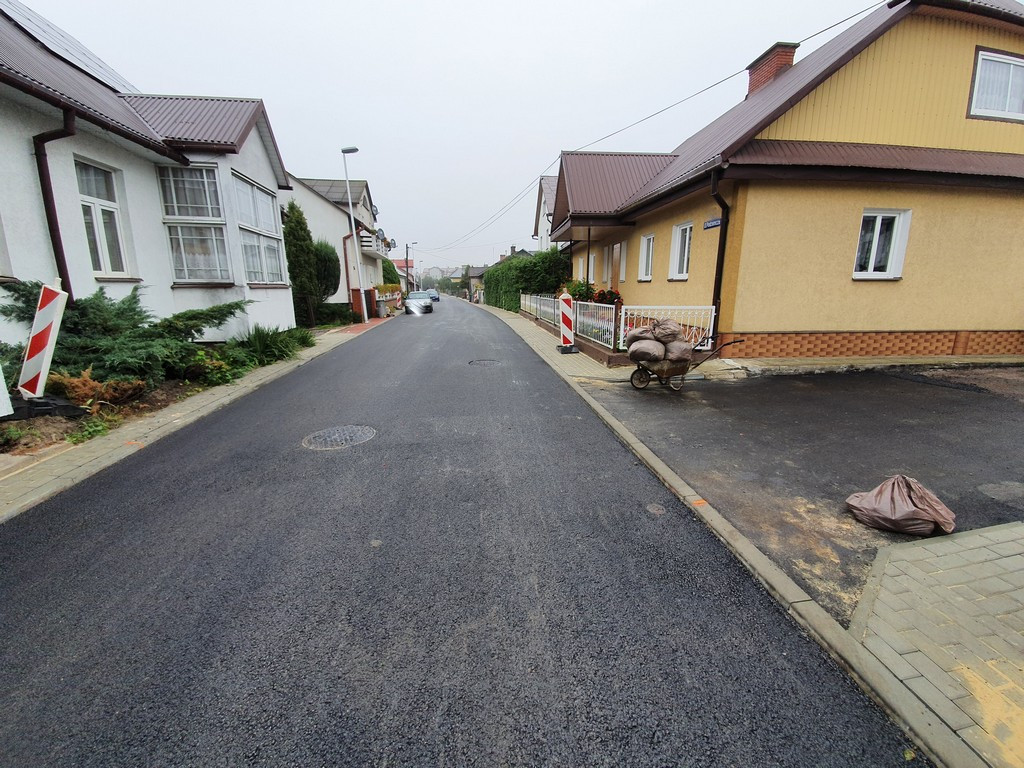Hrubieszów: Nowy asfalt na ul. Podzamcze i Wspólnej położony. Od jutra otwarcie ruchu - ZDJĘCIA