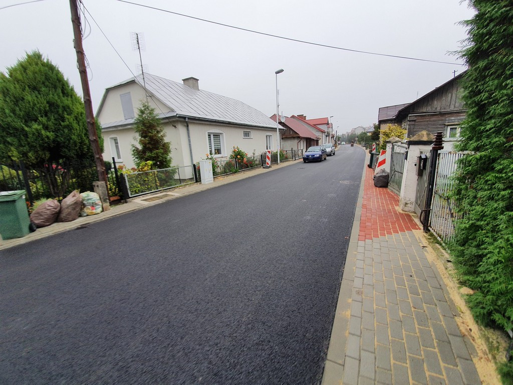 Hrubieszów: Nowy asfalt na ul. Podzamcze i Wspólnej położony. Od jutra otwarcie ruchu - ZDJĘCIA