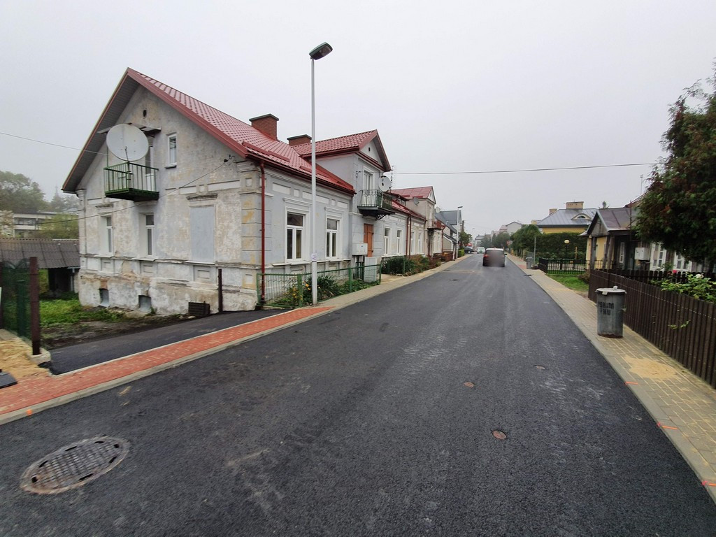 Hrubieszów: Nowy asfalt na ul. Podzamcze i Wspólnej położony. Od jutra otwarcie ruchu - ZDJĘCIA