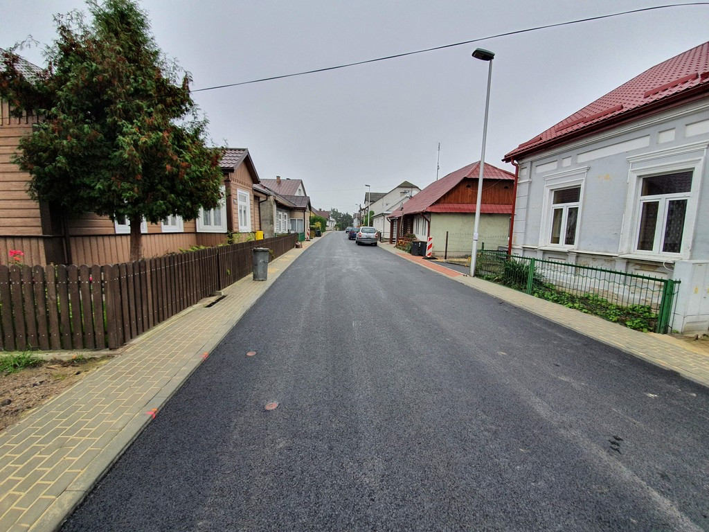 Hrubieszów: Nowy asfalt na ul. Podzamcze i Wspólnej położony. Od jutra otwarcie ruchu - ZDJĘCIA