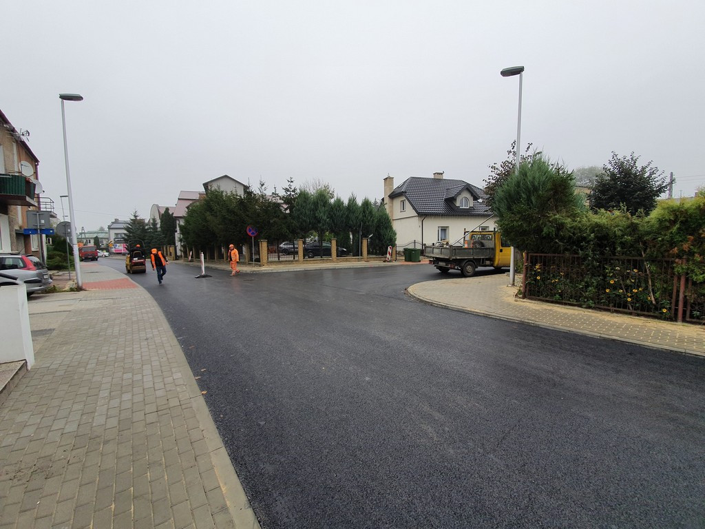 Hrubieszów: Nowy asfalt na ul. Podzamcze i Wspólnej położony. Od jutra otwarcie ruchu - ZDJĘCIA