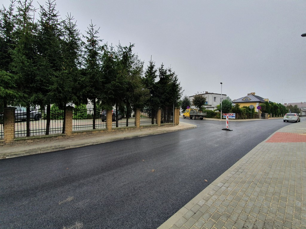 Hrubieszów: Nowy asfalt na ul. Podzamcze i Wspólnej położony. Od jutra otwarcie ruchu - ZDJĘCIA