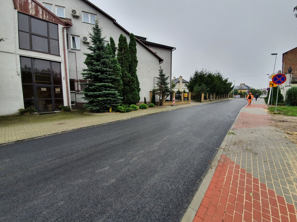 Hrubieszów: Nowy asfalt na ul. Podzamcze i Wspólnej położony. Od jutra otwarcie ruchu - ZDJĘCIA