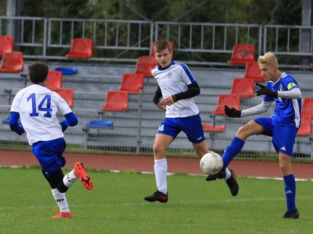 Zwycięstwo trampkarzy Unii z MOSiR Lubartów - ZDJĘCIA