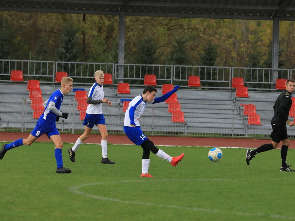 Zwycięstwo trampkarzy Unii z MOSiR Lubartów - ZDJĘCIA