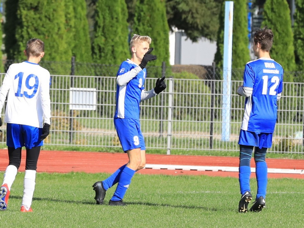 Zwycięstwo trampkarzy Unii z MOSiR Lubartów - ZDJĘCIA