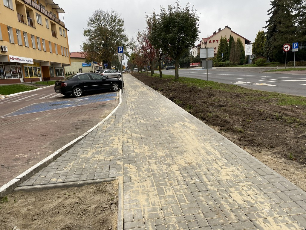 Hrubieszów: Trwa remont chodnika na ul. Mickiewicza - ZDJĘCIA